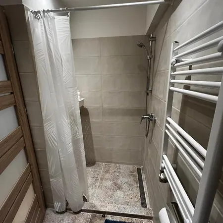 Cozy Flat Near Center *