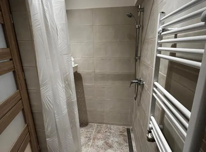 Cozy Flat Near Center *