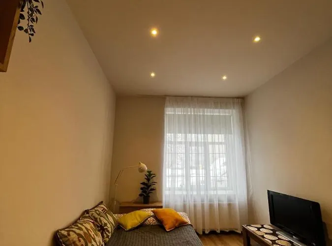 Cozy Flat Near Center