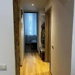 Cozy Flat Near Center *